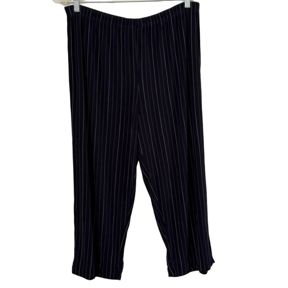 Travelers by Chico’s Navy and Light Blue Striped Capris (size 3 Chico’s size)